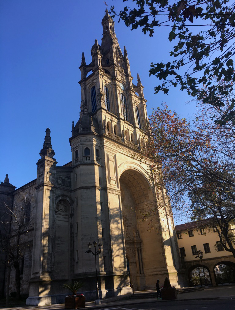 https://mdw-travel-data-us-east-1.s3.amazonaws.com/img/country/Spain/Basilica-de-Begona/img_02.jpg