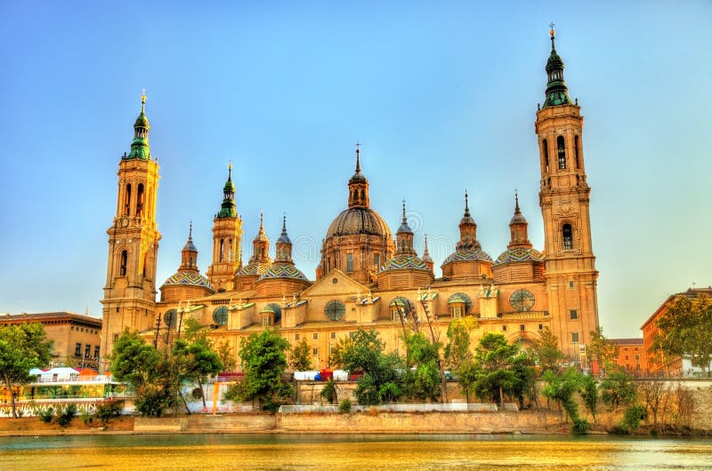 https://mdw-travel-data-us-east-1.s3.amazonaws.com/img/country/Spain/Basilica-of-Our-Lady-of-the-Pillar/img_03.jpg