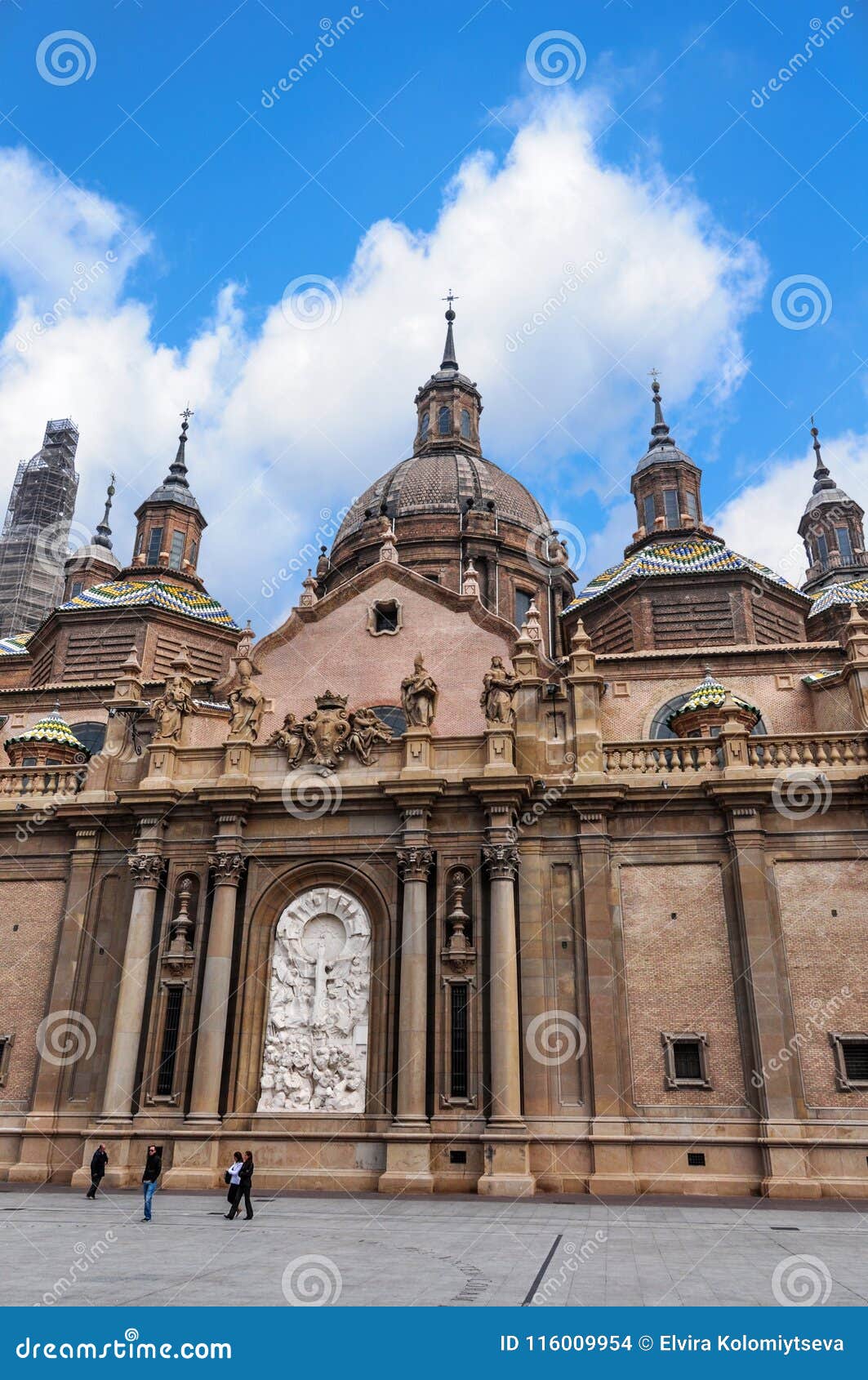 https://mdw-travel-data-us-east-1.s3.amazonaws.com/img/country/Spain/Basilica-of-Our-Lady-of-the-Pillar/img_04.jpg