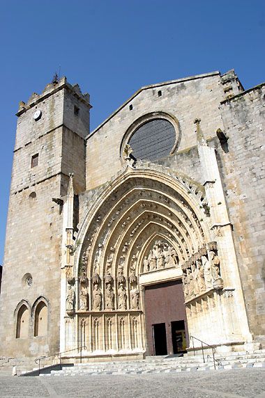 https://mdw-travel-data-us-east-1.s3.amazonaws.com/img/country/Spain/Basilica-of-Santa-Maria/img_01.jpg