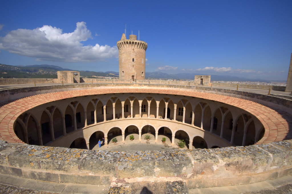 https://mdw-travel-data-us-east-1.s3.amazonaws.com/img/country/Spain/Bellver-Castle/img_04.jpg