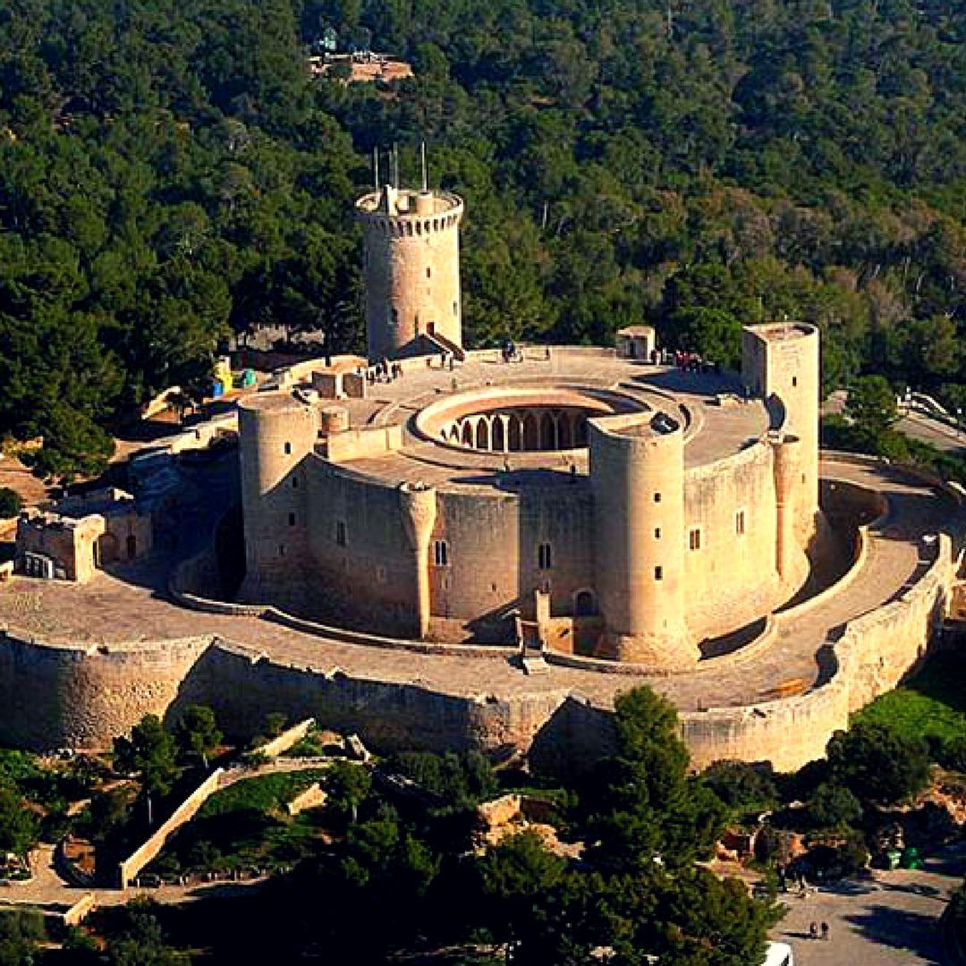 https://mdw-travel-data-us-east-1.s3.amazonaws.com/img/country/Spain/Bellver-Castle/img_05.jpg