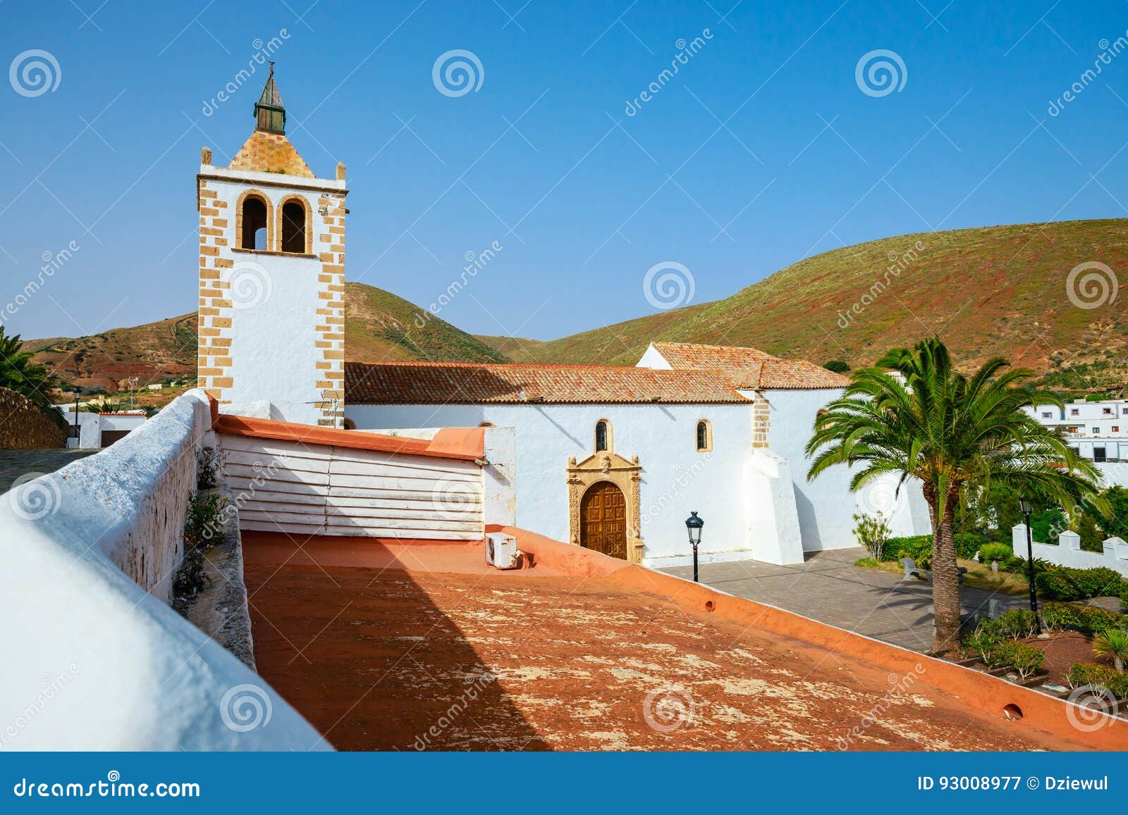 https://mdw-travel-data-us-east-1.s3.amazonaws.com/img/country/Spain/Betancuria-Church/img_02.jpg