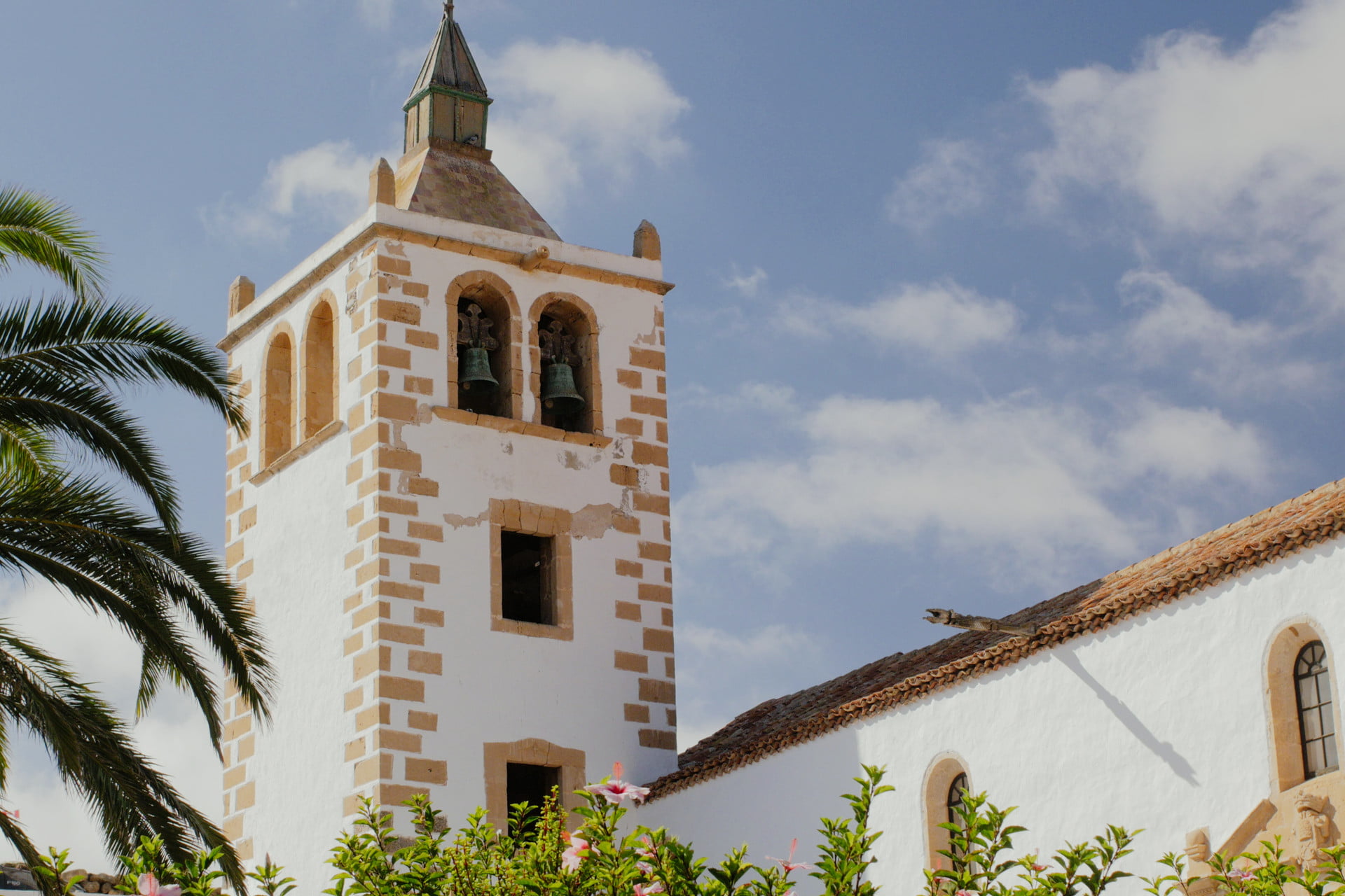 https://mdw-travel-data-us-east-1.s3.amazonaws.com/img/country/Spain/Betancuria-Church/img_03.jpg