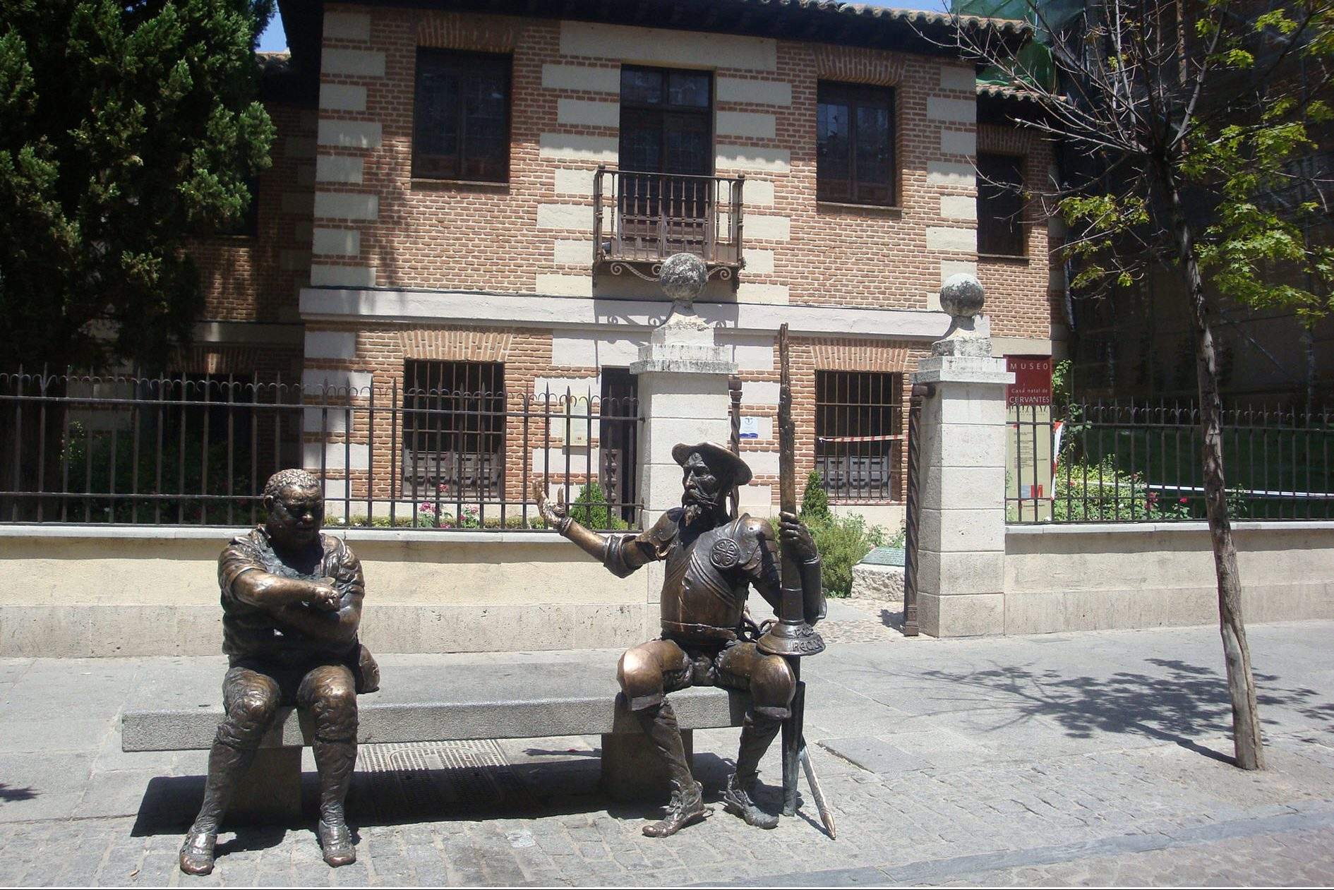 https://mdw-travel-data-us-east-1.s3.amazonaws.com/img/country/Spain/Birthplace-Museum-of-Cervantes/img_00.jpg