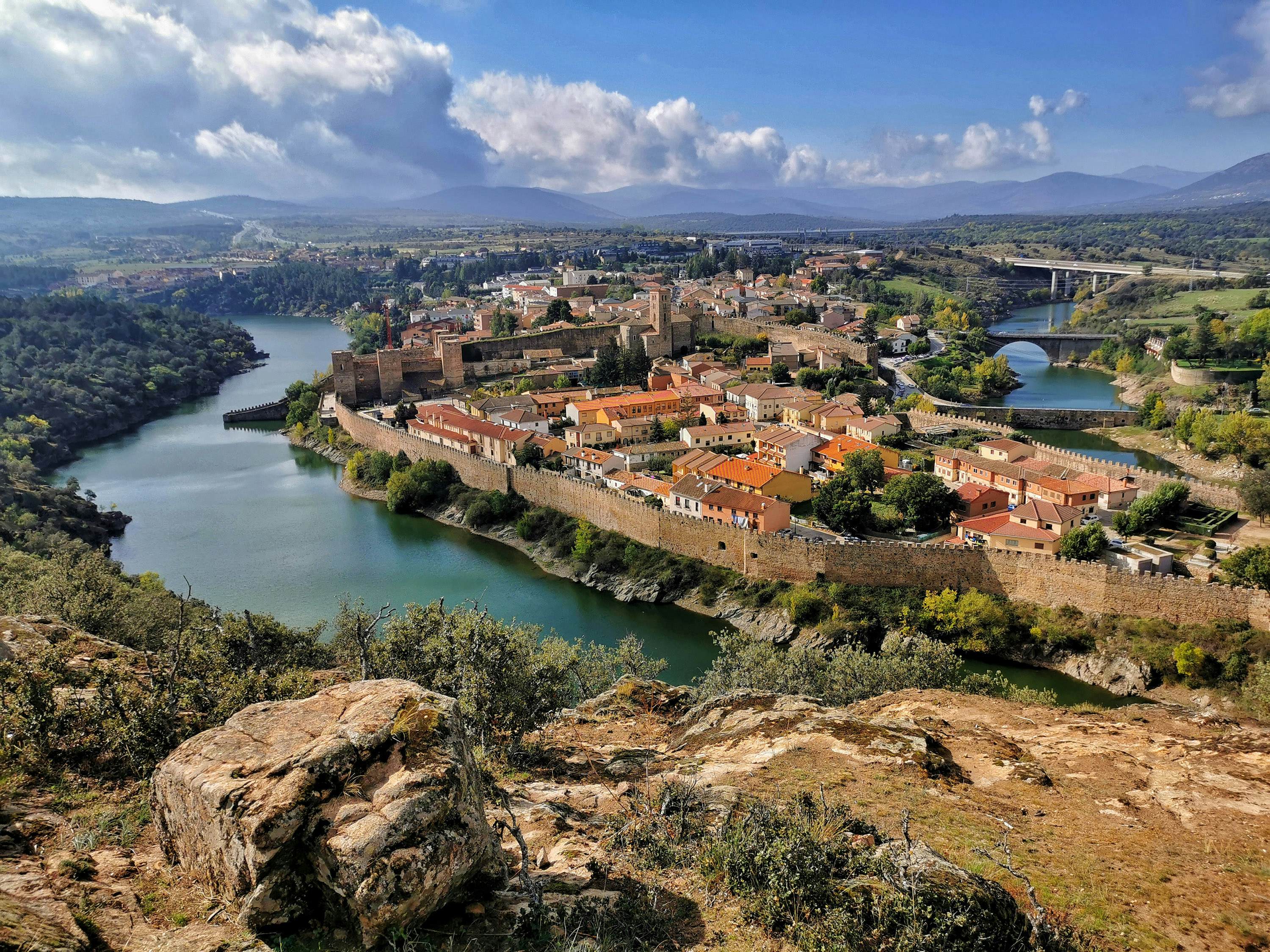 https://mdw-travel-data-us-east-1.s3.amazonaws.com/img/country/Spain/Buitrago-del-Lozoya/img_01.jpg