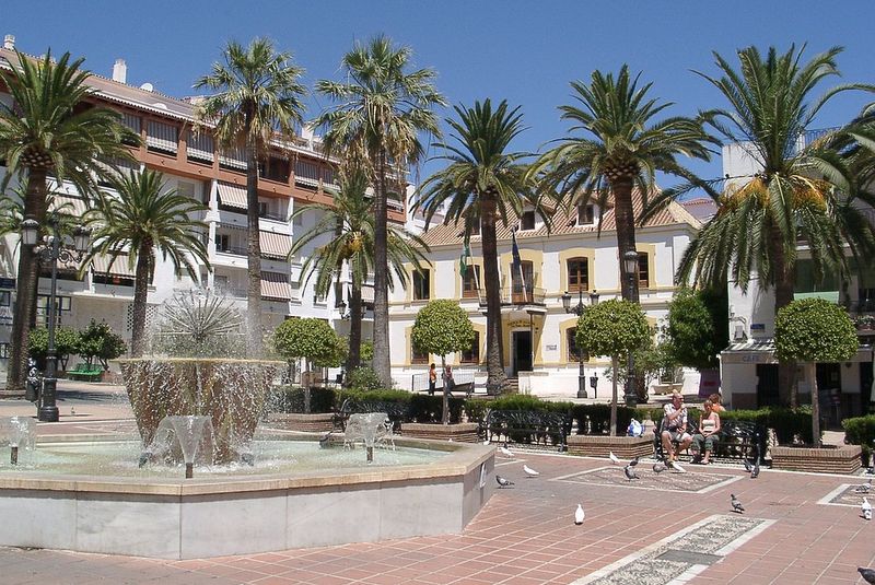 https://mdw-travel-data-us-east-1.s3.amazonaws.com/img/country/Spain/Bulevar-San-Pedro-Alcantara/img_03.jpg