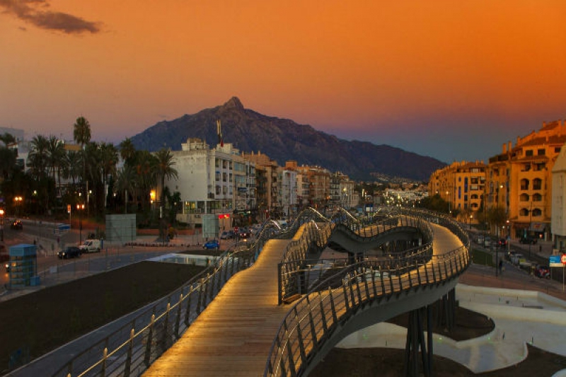 https://mdw-travel-data-us-east-1.s3.amazonaws.com/img/country/Spain/Bulevar-San-Pedro-Alcantara/img_05.jpg