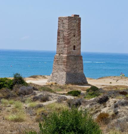 https://mdw-travel-data-us-east-1.s3.amazonaws.com/img/country/Spain/Cabopino-Beach/img_03.jpg