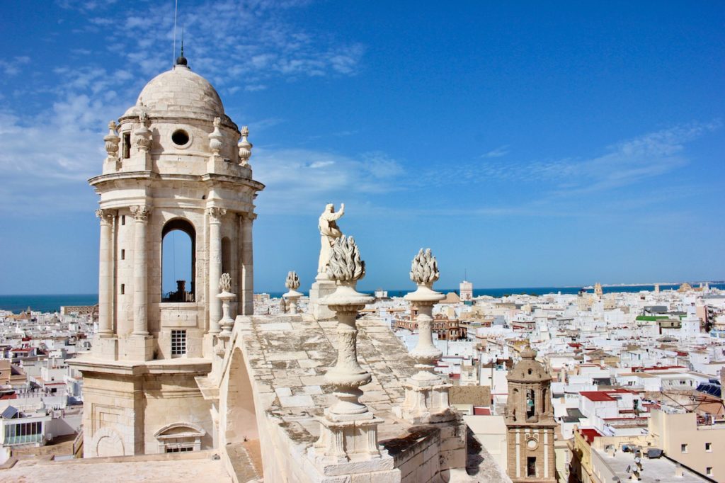 https://mdw-travel-data-us-east-1.s3.amazonaws.com/img/country/Spain/Cadiz-Cathedral/img_03.jpg