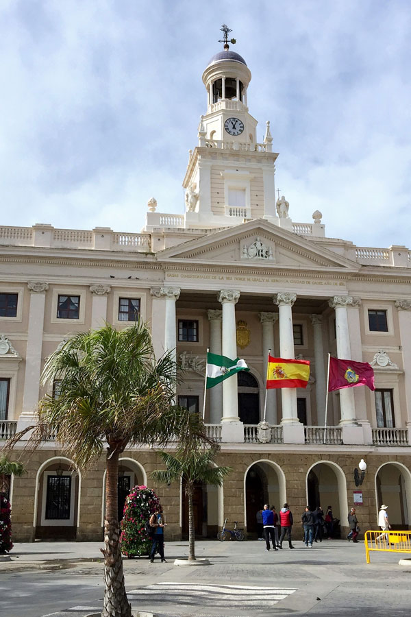 https://mdw-travel-data-us-east-1.s3.amazonaws.com/img/country/Spain/Cadiz-City-Hall/img_03.jpg