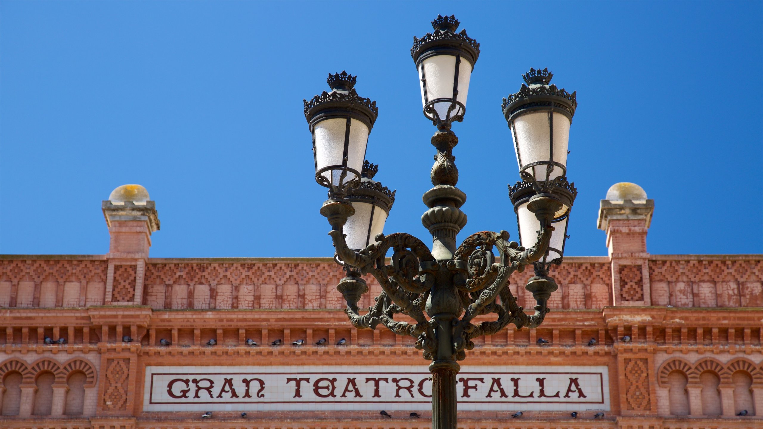 https://mdw-travel-data-us-east-1.s3.amazonaws.com/img/country/Spain/Cadiz-Gran-Teatro-Falla/img_03.jpg