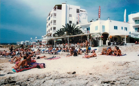 https://mdw-travel-data-us-east-1.s3.amazonaws.com/img/country/Spain/Cafe-Mambo/img_01.jpg