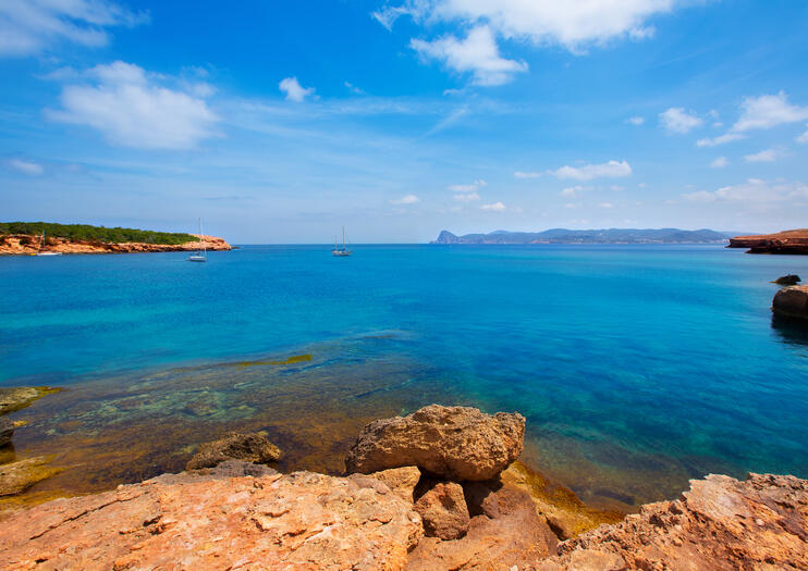 https://mdw-travel-data-us-east-1.s3.amazonaws.com/img/country/Spain/Cala-Bassa/img_00.jpg