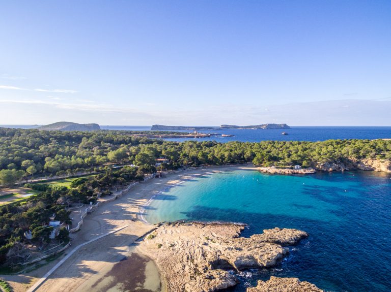 https://mdw-travel-data-us-east-1.s3.amazonaws.com/img/country/Spain/Cala-Bassa/img_01.jpg