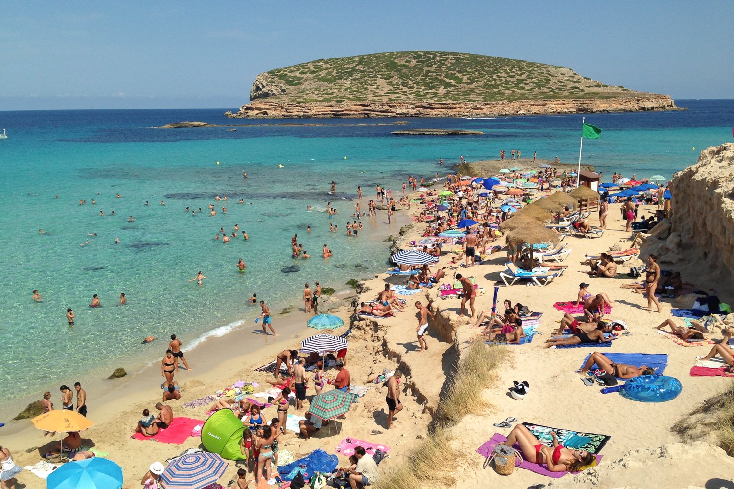 https://mdw-travel-data-us-east-1.s3.amazonaws.com/img/country/Spain/Cala-Conta-Beach/img_00.jpg