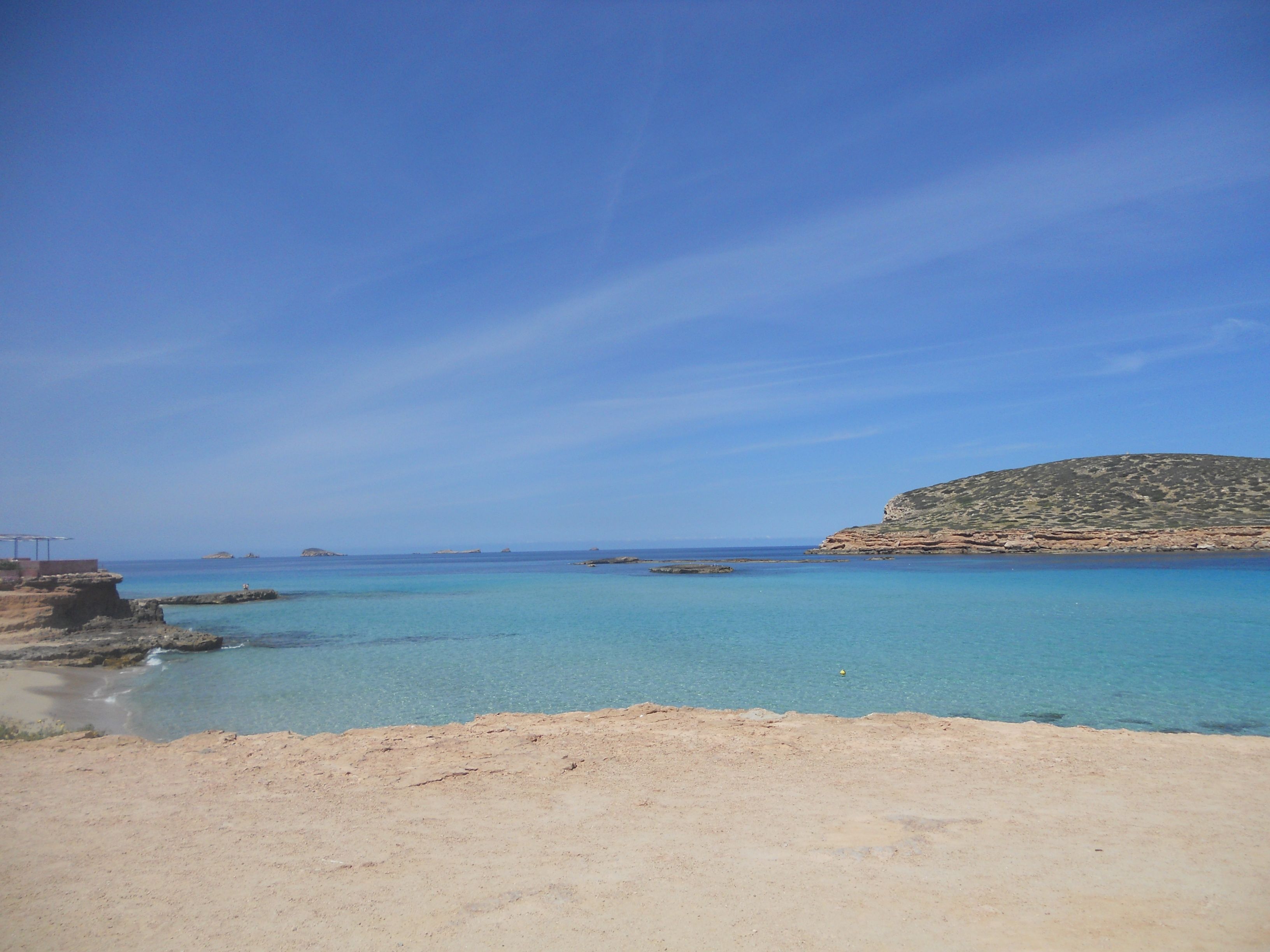 https://mdw-travel-data-us-east-1.s3.amazonaws.com/img/country/Spain/Cala-Conta-Beach/img_02.jpg