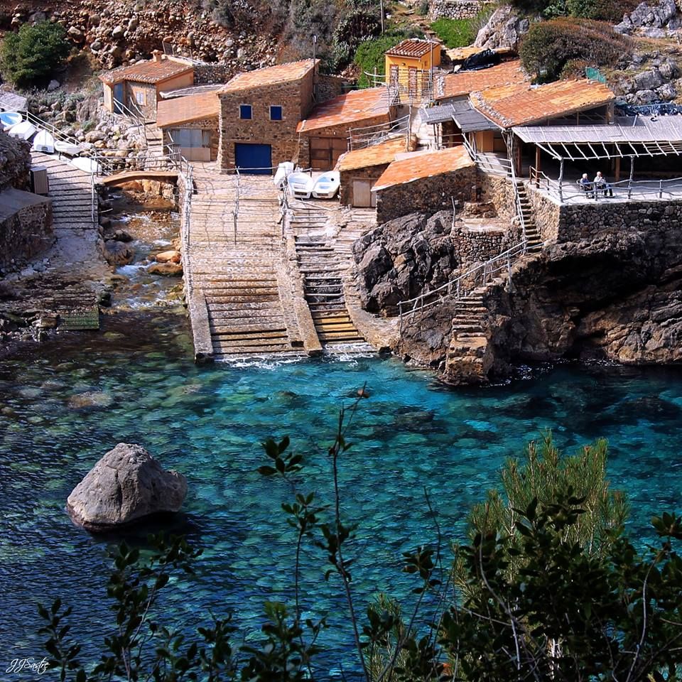 https://mdw-travel-data-us-east-1.s3.amazonaws.com/img/country/Spain/Cala-Deia/img_01.jpg