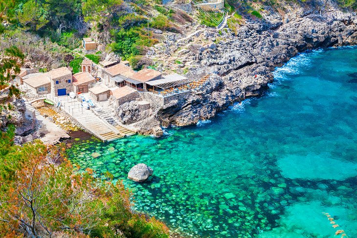 https://mdw-travel-data-us-east-1.s3.amazonaws.com/img/country/Spain/Cala-Deia/img_02.jpg