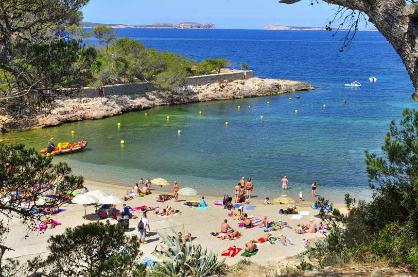 https://mdw-travel-data-us-east-1.s3.amazonaws.com/img/country/Spain/Cala-Gracioneta/img_02.jpg