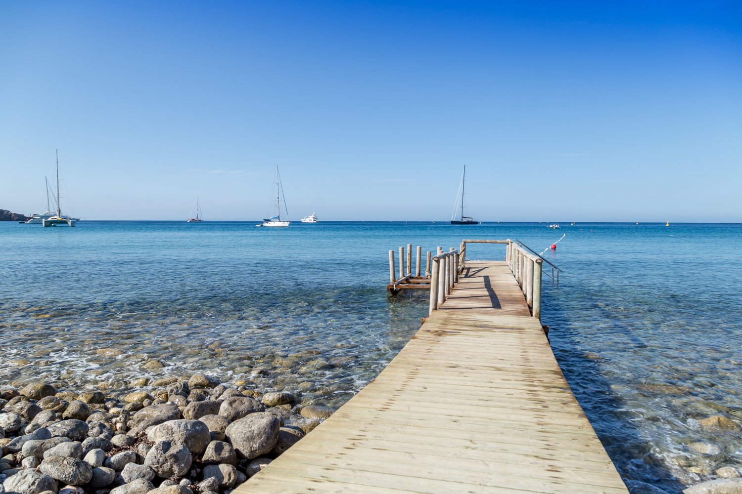 https://mdw-travel-data-us-east-1.s3.amazonaws.com/img/country/Spain/Cala-Jondal/img_01.jpg