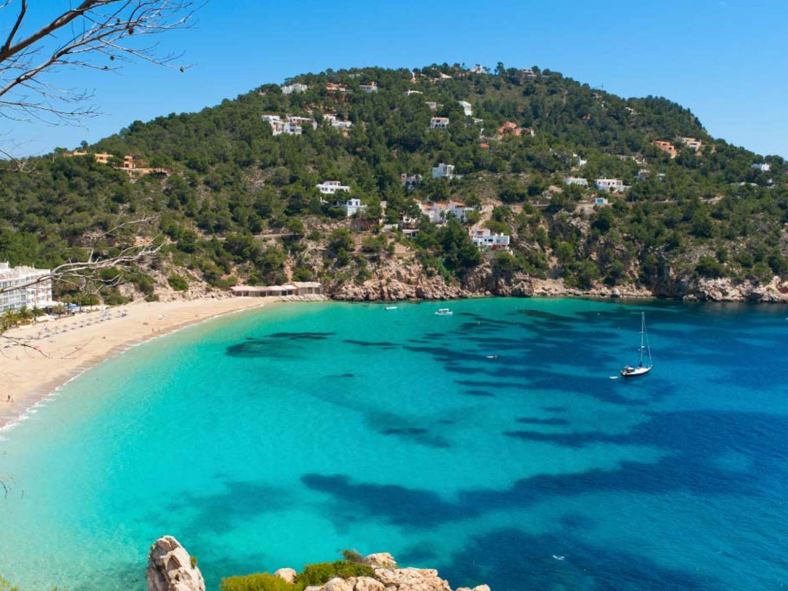 https://mdw-travel-data-us-east-1.s3.amazonaws.com/img/country/Spain/Cala-Jondal/img_02.jpg