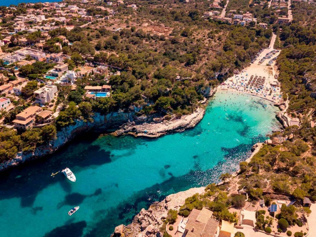 https://mdw-travel-data-us-east-1.s3.amazonaws.com/img/country/Spain/Cala-Llombards/img_00.jpg