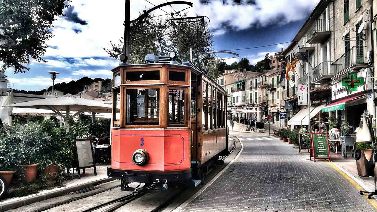 https://mdw-travel-data-us-east-1.s3.amazonaws.com/img/country/Spain/Cami-de-Soller-Train/img_02.jpg