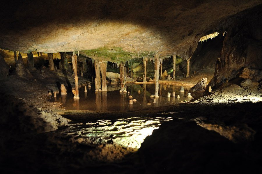 https://mdw-travel-data-us-east-1.s3.amazonaws.com/img/country/Spain/Can-Marca-Caves/img_02.jpg