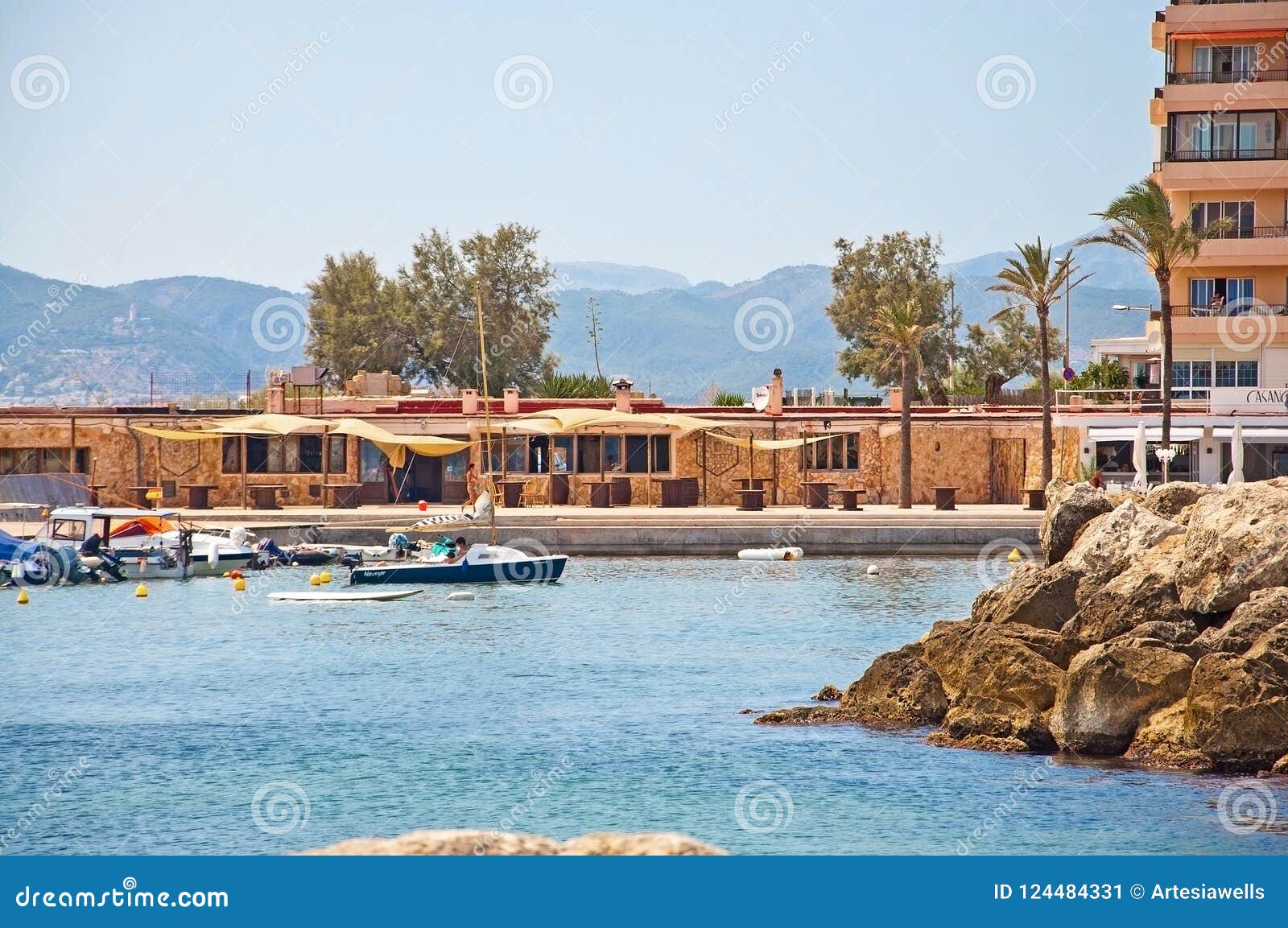https://mdw-travel-data-us-east-1.s3.amazonaws.com/img/country/Spain/Can-Pastilla/img_04.jpg