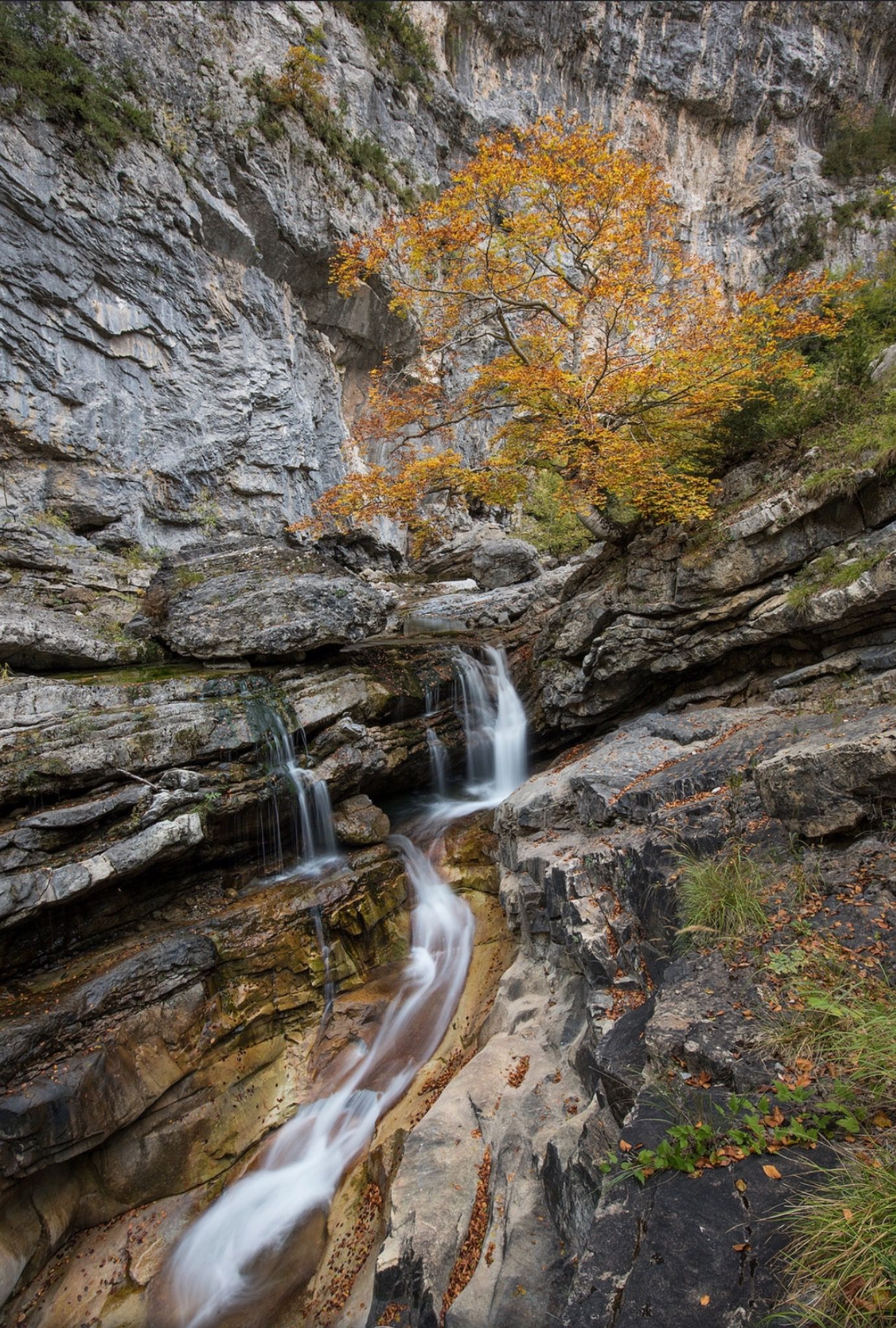 https://mdw-travel-data-us-east-1.s3.amazonaws.com/img/country/Spain/Canyon-of-Anisclo/img_01.jpg