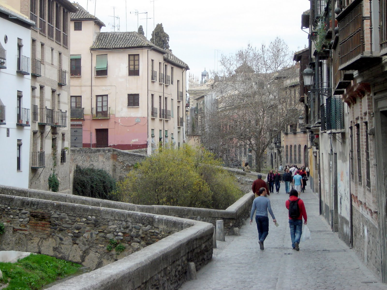 https://mdw-travel-data-us-east-1.s3.amazonaws.com/img/country/Spain/Carrera-del-Darro/img_02.jpg