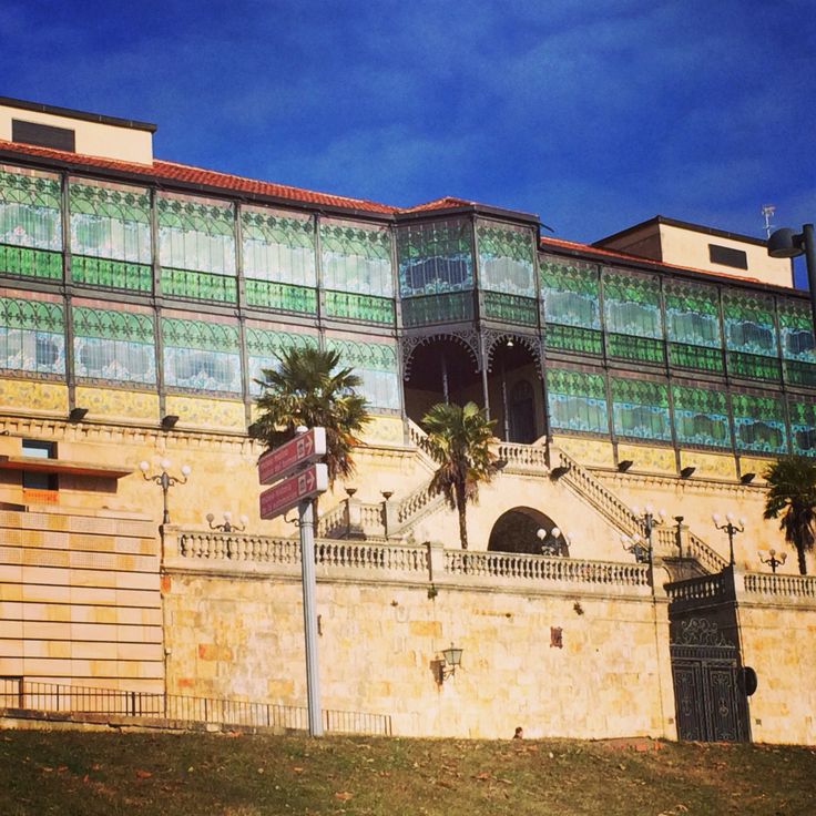 https://mdw-travel-data-us-east-1.s3.amazonaws.com/img/country/Spain/Casa-Lis/img_01.jpg