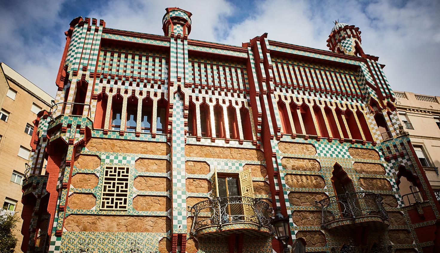 https://mdw-travel-data-us-east-1.s3.amazonaws.com/img/country/Spain/Casa-Vicens/img_02.jpg