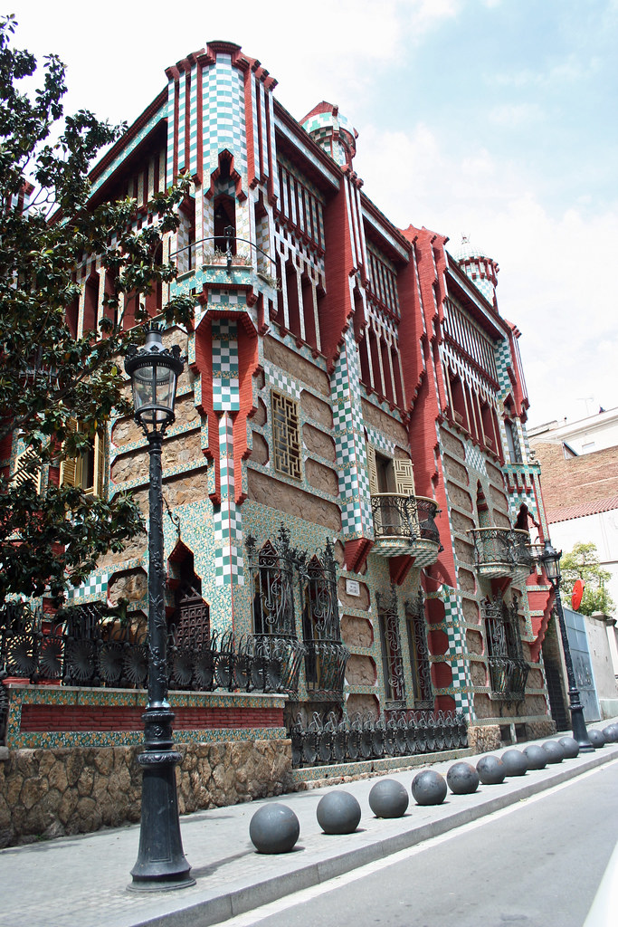 https://mdw-travel-data-us-east-1.s3.amazonaws.com/img/country/Spain/Casa-Vicens/img_03.jpg