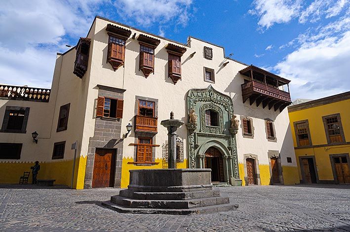 https://mdw-travel-data-us-east-1.s3.amazonaws.com/img/country/Spain/Casa-de-Colon/img_00.jpg