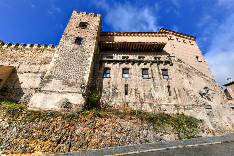 https://mdw-travel-data-us-east-1.s3.amazonaws.com/img/country/Spain/Casa-de-las-Cadenas/img_03.jpg