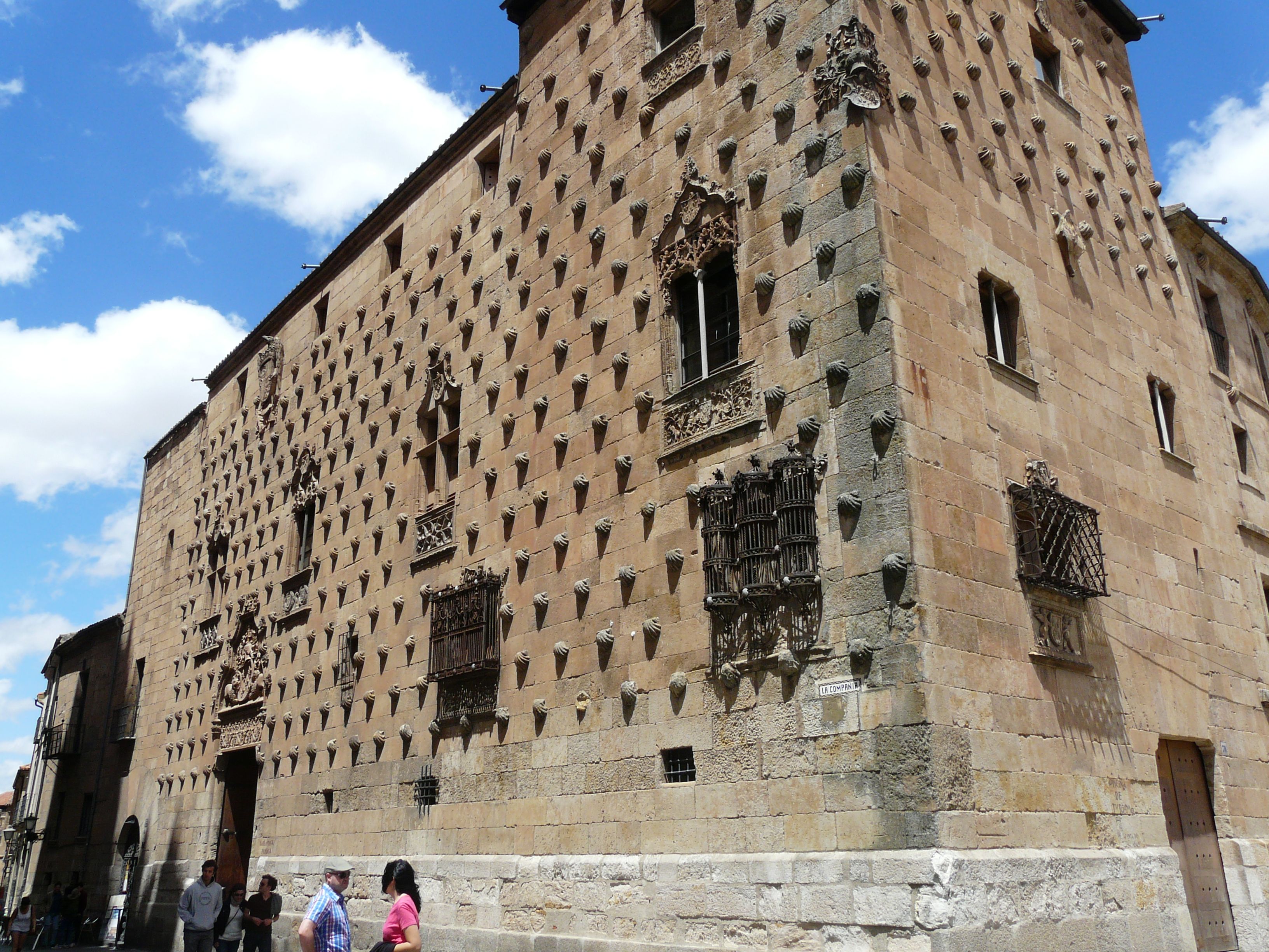 https://mdw-travel-data-us-east-1.s3.amazonaws.com/img/country/Spain/Casa-de-las-Conchas/img_00.jpg