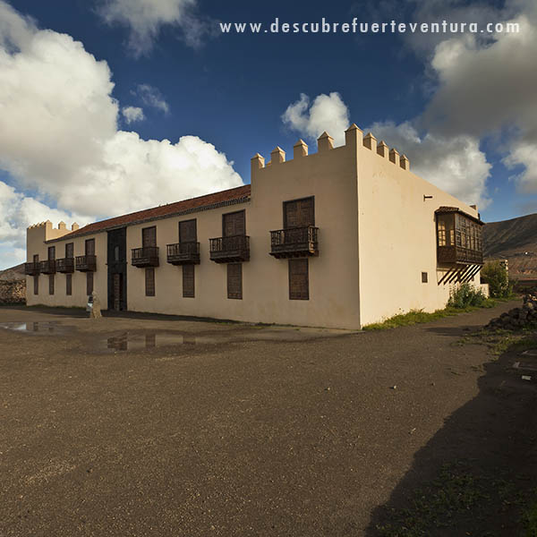 https://mdw-travel-data-us-east-1.s3.amazonaws.com/img/country/Spain/Casa-de-los-Coroneles/img_02.jpg