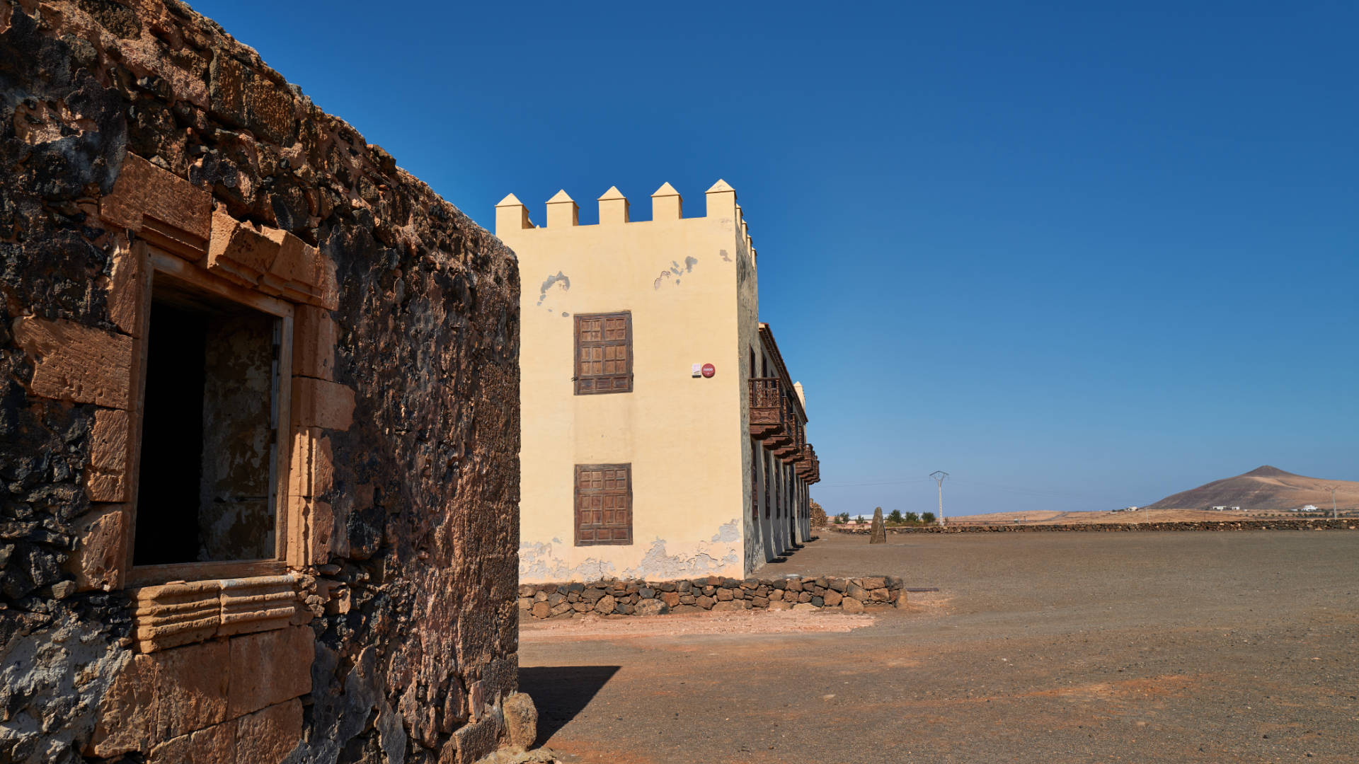 https://mdw-travel-data-us-east-1.s3.amazonaws.com/img/country/Spain/Casa-de-los-Coroneles/img_03.jpg