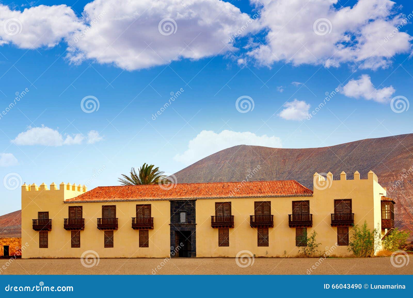 https://mdw-travel-data-us-east-1.s3.amazonaws.com/img/country/Spain/Casa-de-los-Coroneles/img_04.jpg