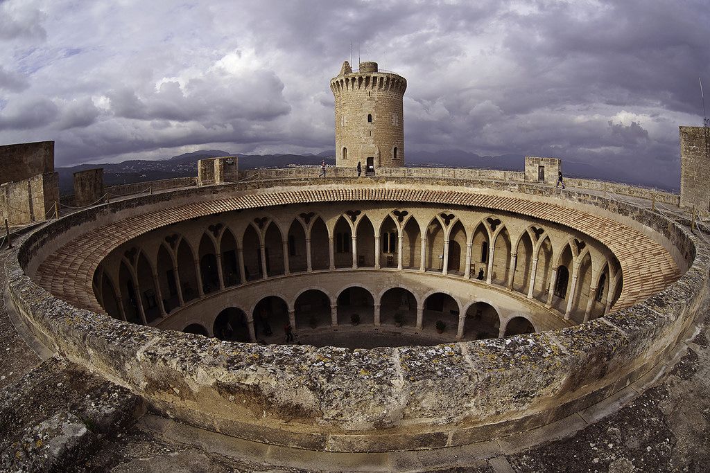 https://mdw-travel-data-us-east-1.s3.amazonaws.com/img/country/Spain/Castell-de-Bellver/img_00.jpg