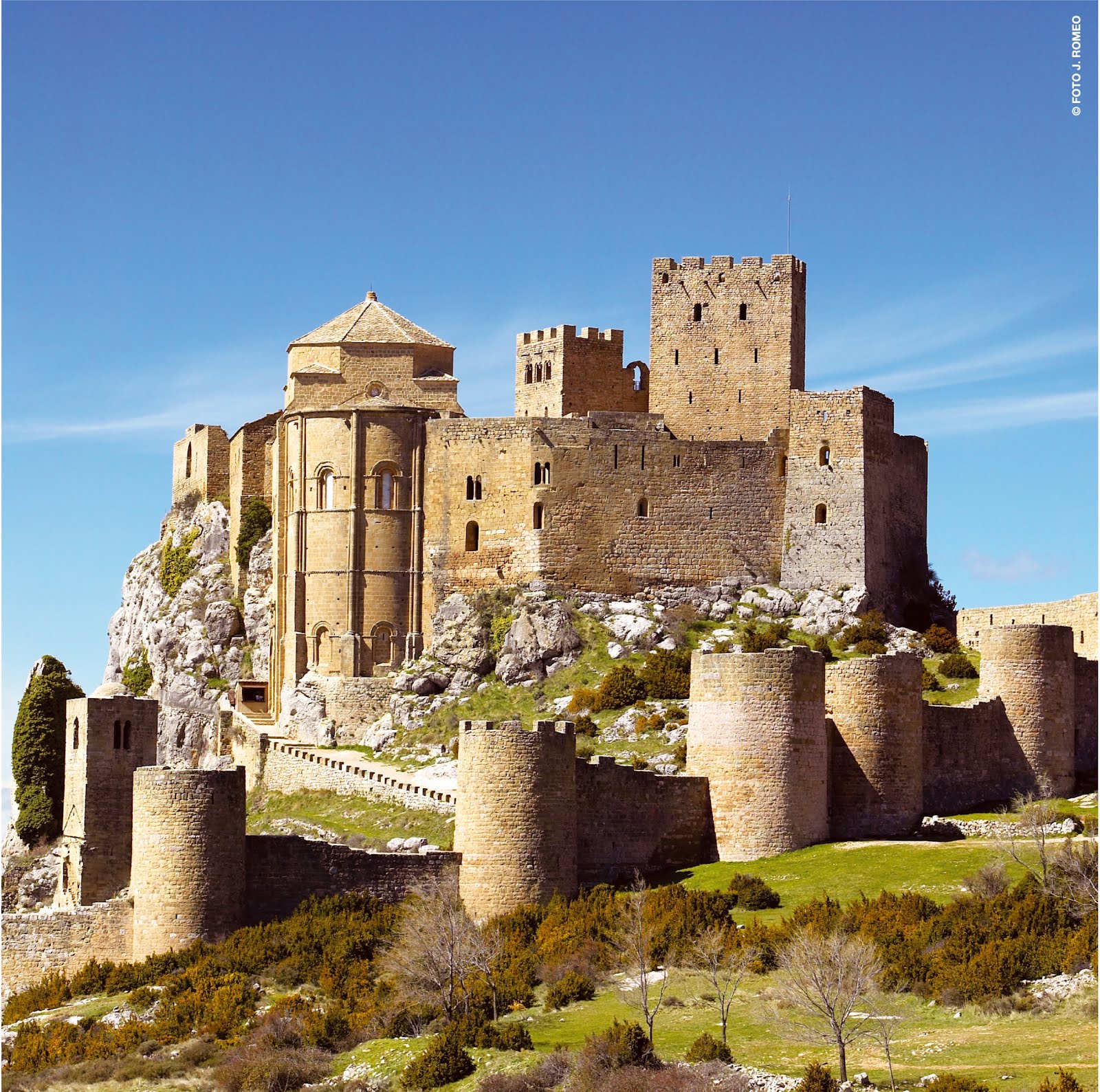 https://mdw-travel-data-us-east-1.s3.amazonaws.com/img/country/Spain/Castillo-de-Loarre/img_00.jpg