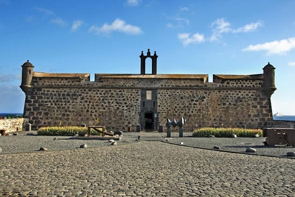 https://mdw-travel-data-us-east-1.s3.amazonaws.com/img/country/Spain/Castillo-de-San-Jose/img_05.jpg