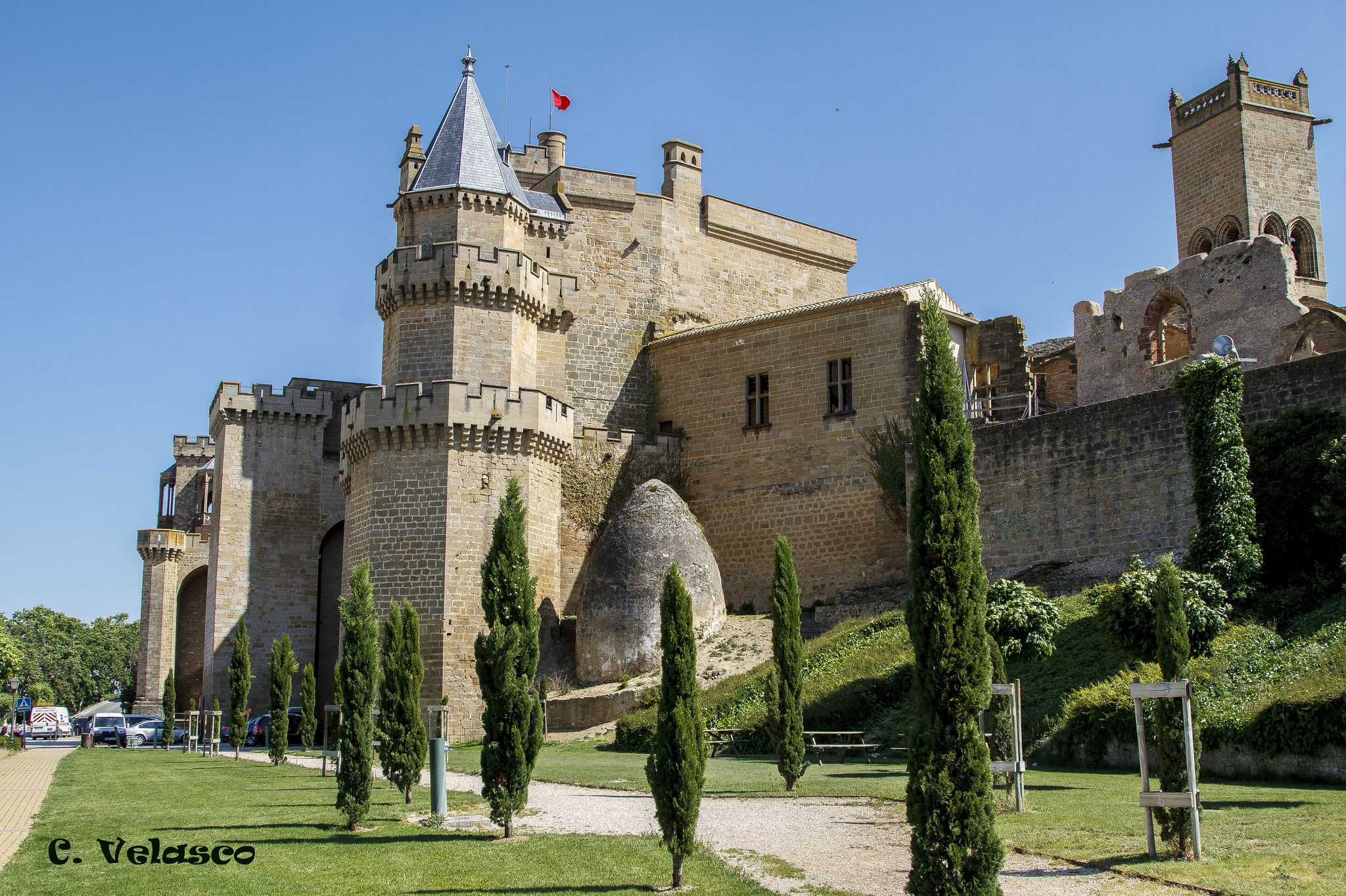https://mdw-travel-data-us-east-1.s3.amazonaws.com/img/country/Spain/Castle-of-Olite/img_01.jpg