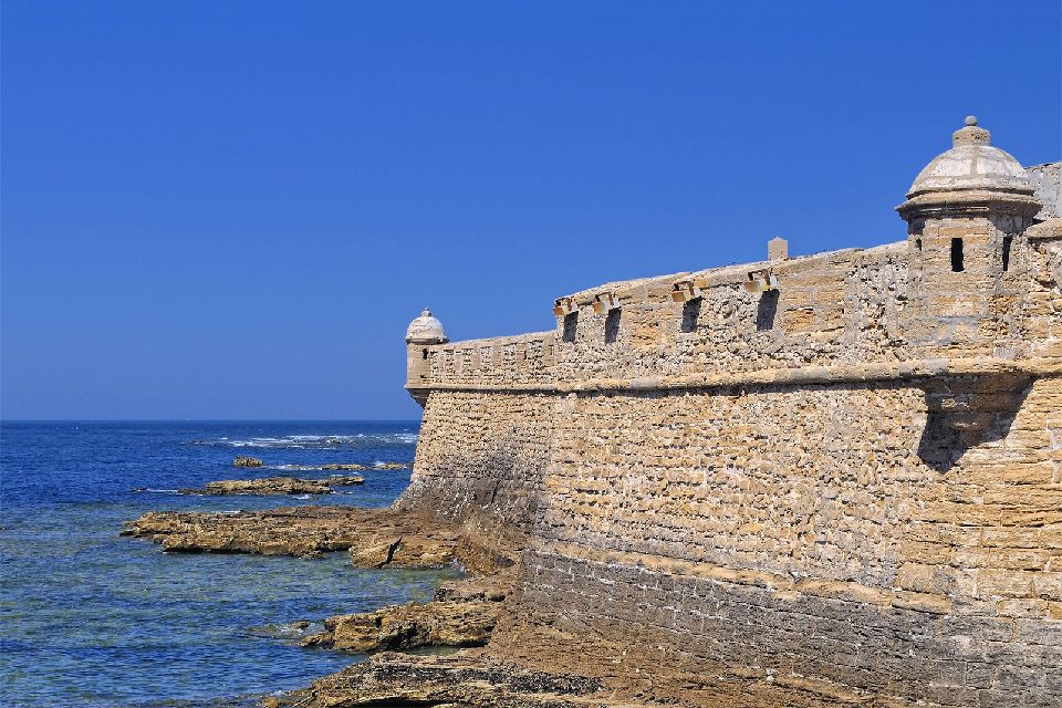 https://mdw-travel-data-us-east-1.s3.amazonaws.com/img/country/Spain/Castle-of-San-Sebastian/img_00.jpg