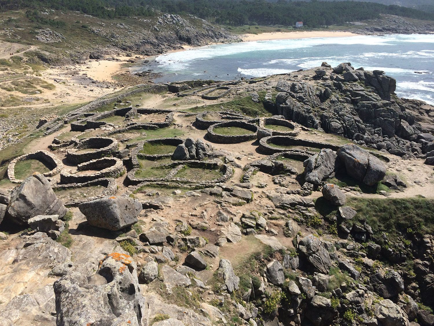 https://mdw-travel-data-us-east-1.s3.amazonaws.com/img/country/Spain/Castro-de-Barona/img_03.jpg