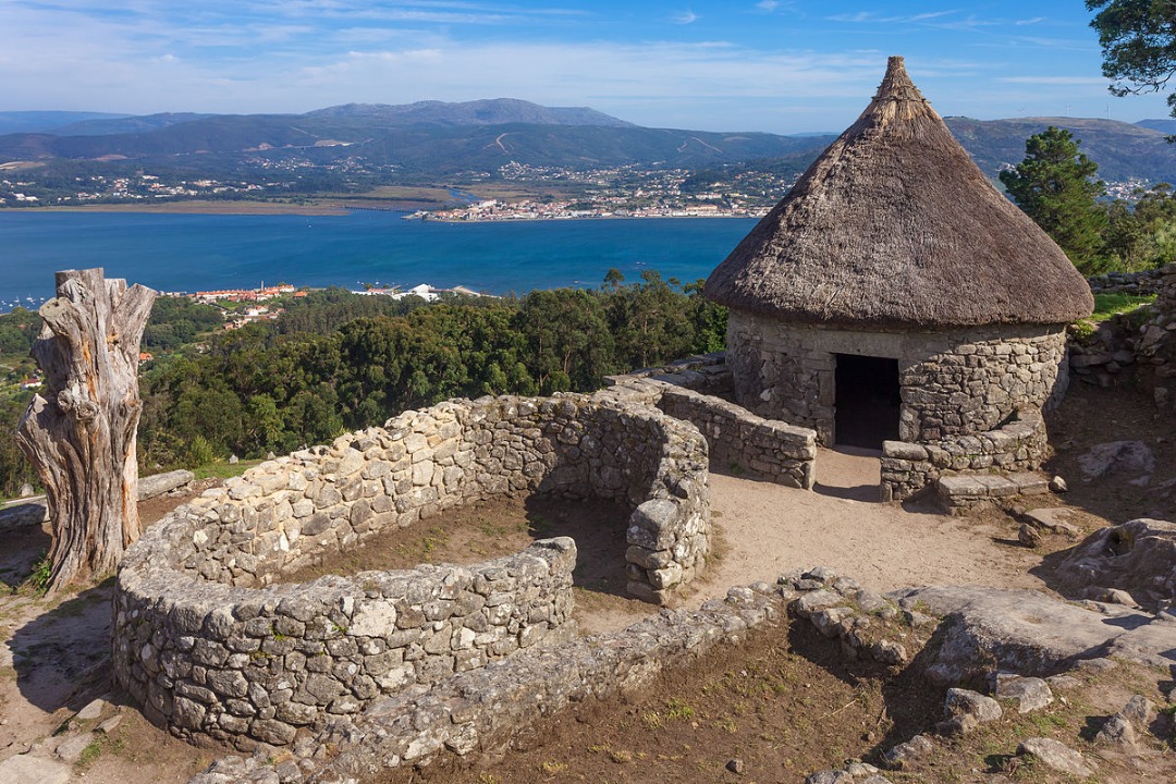 https://mdw-travel-data-us-east-1.s3.amazonaws.com/img/country/Spain/Castro-de-Santa-Trega/img_00.jpg