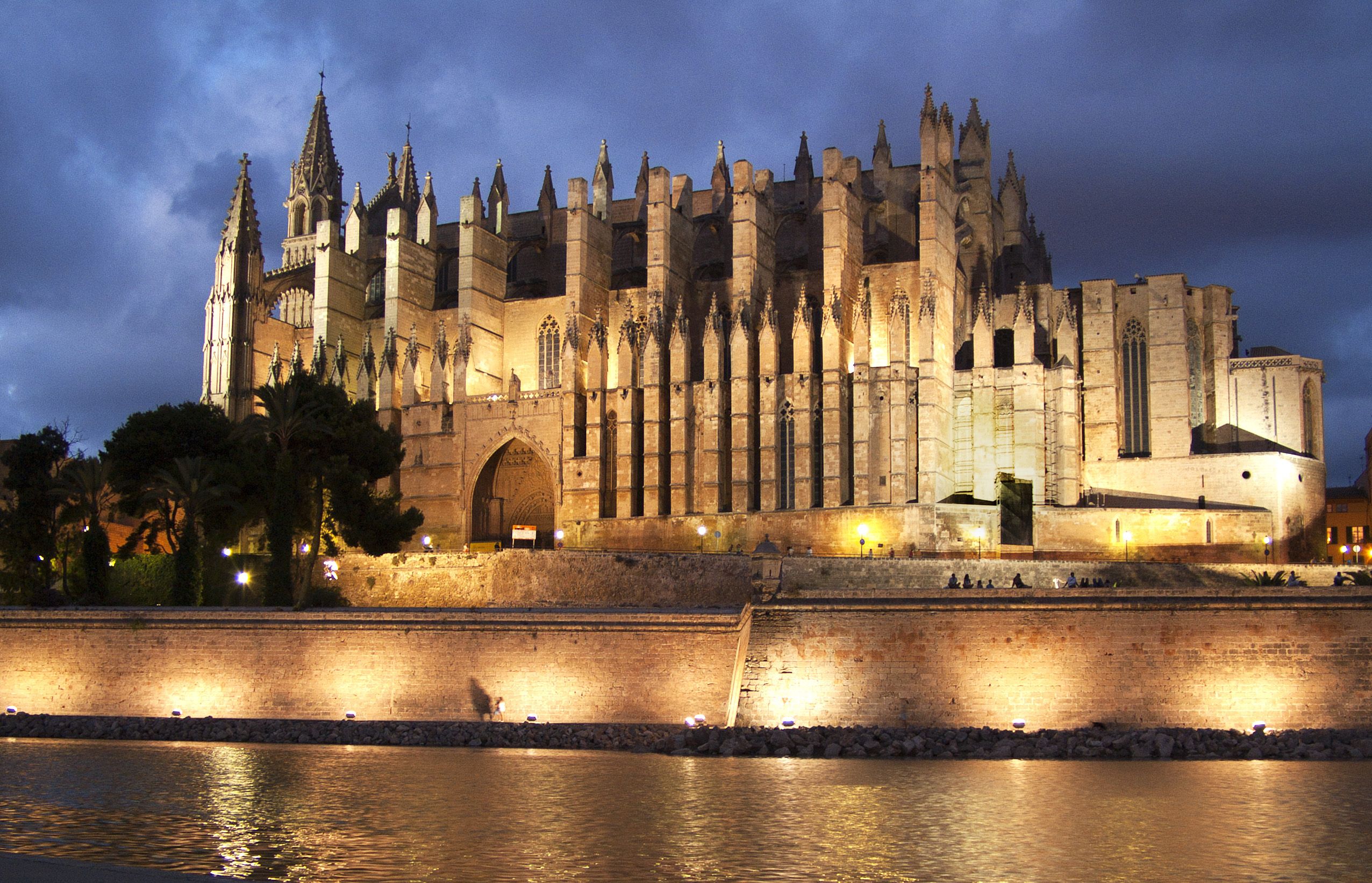 https://mdw-travel-data-us-east-1.s3.amazonaws.com/img/country/Spain/Catedral-de-Mallorca/img_03.jpg