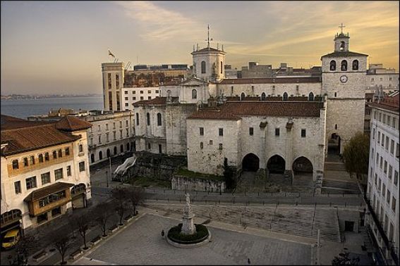 https://mdw-travel-data-us-east-1.s3.amazonaws.com/img/country/Spain/Catedral-de-Santander/img_01.jpg